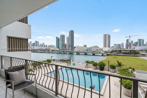 11j-555 Ne 15th St, Miami, FL, 33132-1401 | Card Image