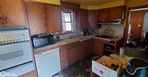 402 N Van Gordon Ave, Graettinger, IA, 51342-1046 | Card Image