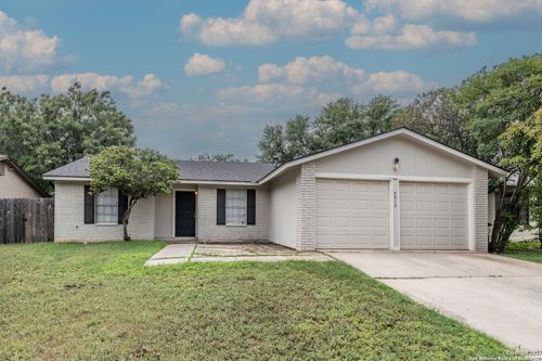 5915 Cliff Ridge Dr, San Antonio, TX, 78250-3913 | Card Image