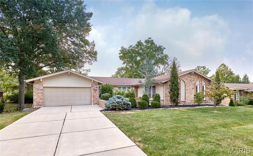 4 Swindon Ct, Manchester, MO, 63011-4033 | Card Image