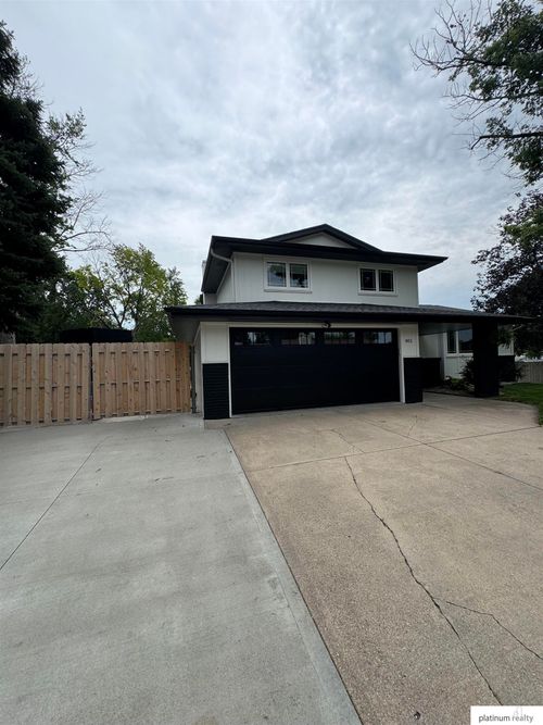801 Donegal Dr, Papillion, NE, 68046-2103 | Card Image