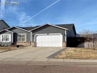 940 Stargate Drive, House other with 5 bedrooms, 2 bathrooms and 2 parking in Colorado Springs CO | Image 3