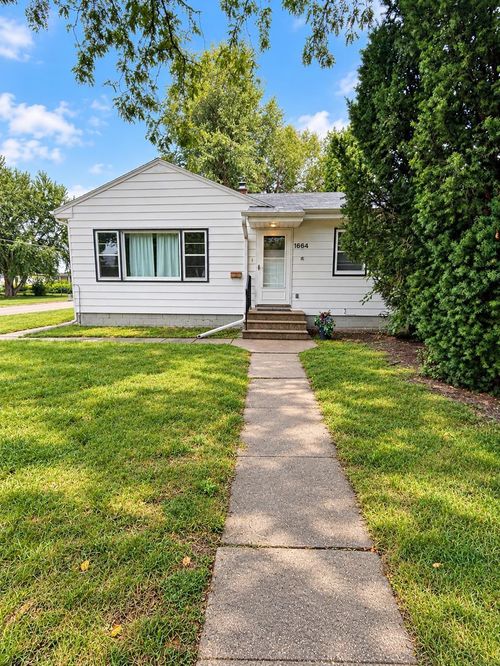1664 Hawthorne Ave, Waterloo, IA, 50702-2414 | Card Image