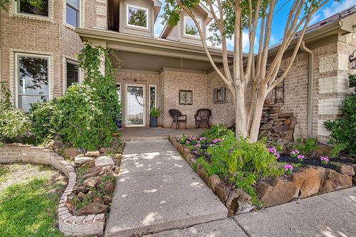 800 Joshua Dr, Burleson, TX, 76028-8102 | Card Image