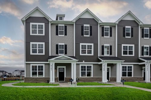 4517 Chelsea Manor Cir, Aurora, IL, 60504-3301 | Card Image