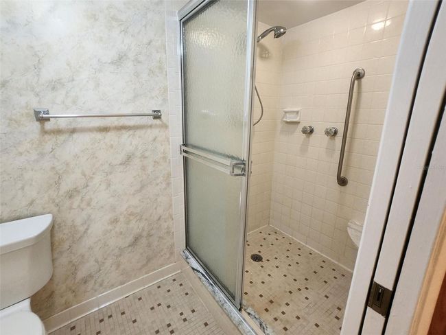SHOWER ROOM | Image 12