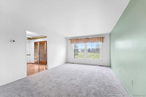 48-4655 Leisure Ln, Trenton, MI, 48183-4563 | Card Image