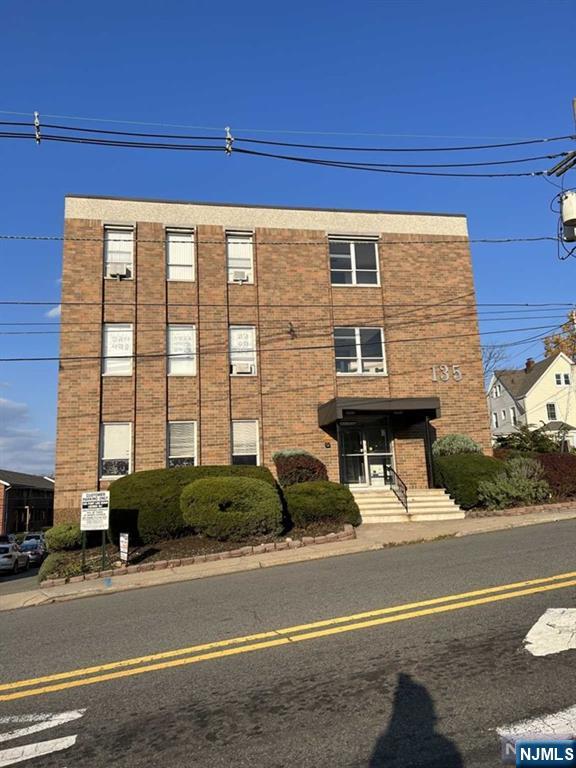 135 Fort Lee Rd, Leonia, NJ 07605