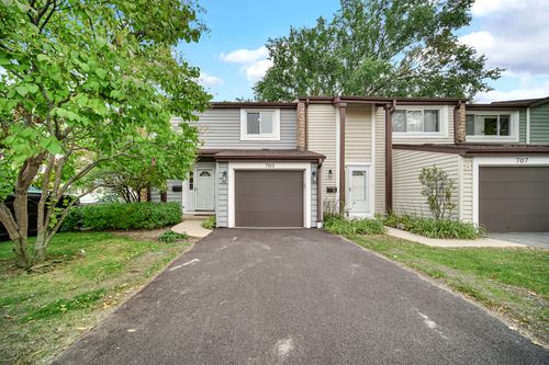 705 Clearwater Ct, Wheeling, IL, 60090-5317 | Card Image