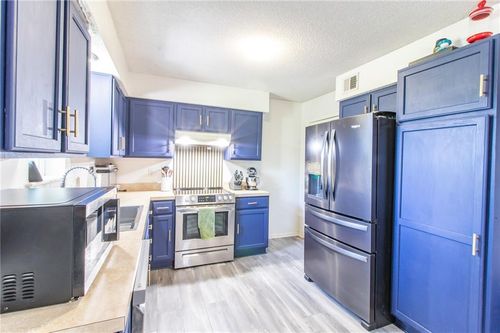 808 19th St, Oak Grove, MO, 64075-9475 | Card Image