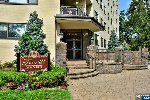 25 Grand Ave, Hackensack, NJ, 07601-4619 | Card Image