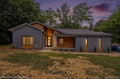 4570 Burnley Dr, Bloomfield Hills, MI, 48304-3717 | Card Image