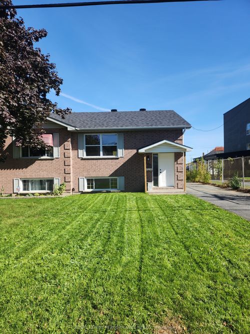 405 Carleton St, Cornwall, ON, K6H4X9 | Card Image