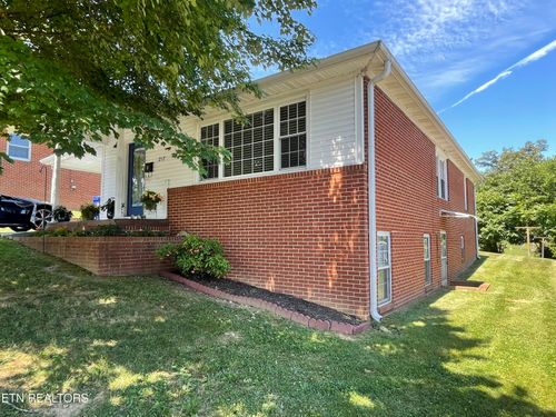217 W Hicks St, Clinton, TN, 37716 | Card Image