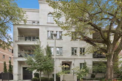 301-1455 Wieland St, Chicago, IL, 60610-5870 | Card Image