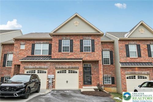 270 Milkweed Dr, ALLENTOWN, PA, 18104-8210 | Card Image