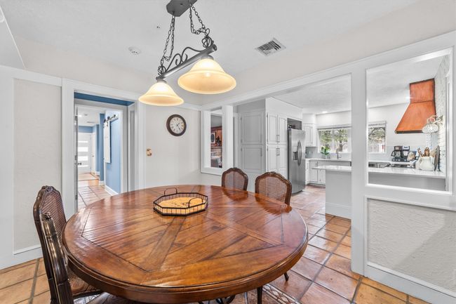 Eat-in-kitchen Area | Image 16