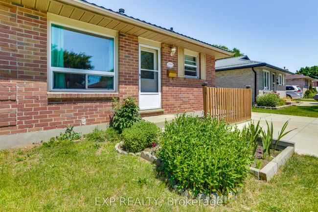 1384 Bentley Dr, House other with 4 bedrooms, 2 bathrooms and 3 parking in London ON | Image 5