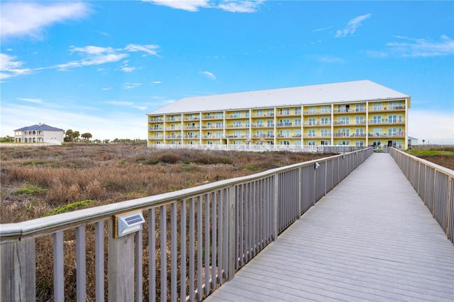1006 - 5495 State Highway 361, Condo with 2 bedrooms, 2 bathrooms and null parking in Port Aransas TX | Image 4
