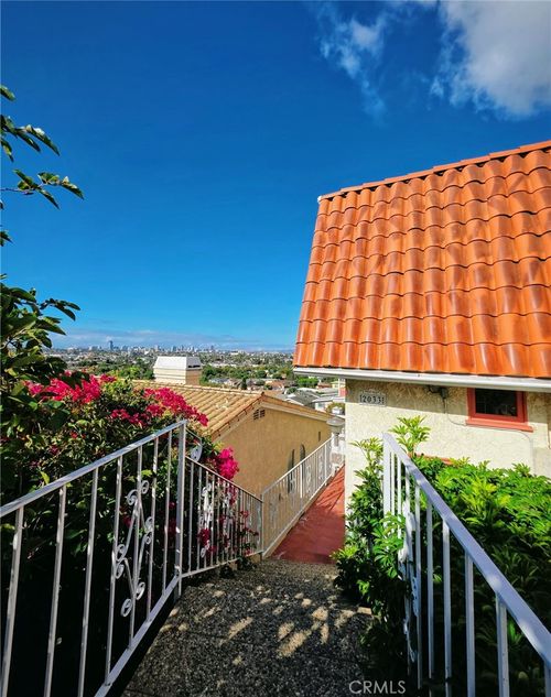 2033 N Terrace Dr, Signal Hill, CA, 90755-6027 | Card Image