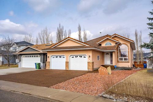 344 Waterstone Place Se, Home with 4 bedrooms, 3 bathrooms and 4 parking in Airdrie AB | Card Image