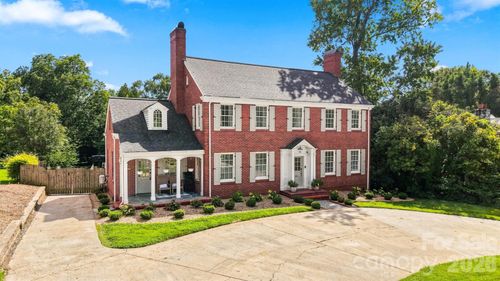 525 2nd Ave Nw, Hickory, NC, 28601-4947 | Card Image