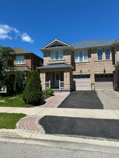122 Hollingsworth Cir, Brampton, ON, L7A0J5 | Card Image