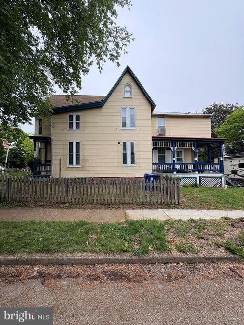 401 Calvin Ave, BALTIMORE, MD, 21218-2822 | Card Image