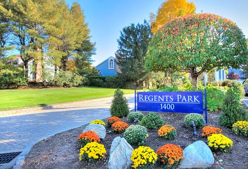 135-135 Regents Park, Westport, CT, 06880-5530 | Card Image