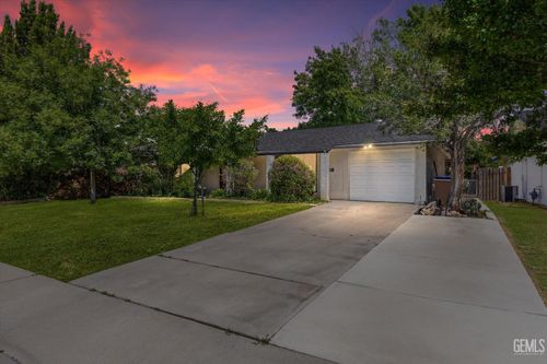 808 La Puente Dr, Bakersfield, CA, 93309-2891 | Card Image