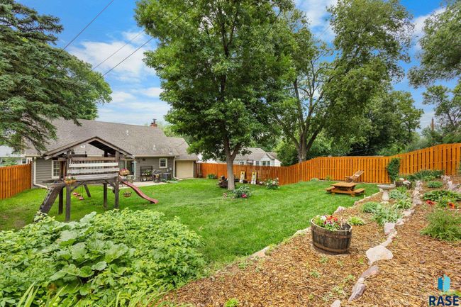 2424 S Main Ave, House other with 4 bedrooms, 3 bathrooms and null parking in Sioux Falls SD | Image 37