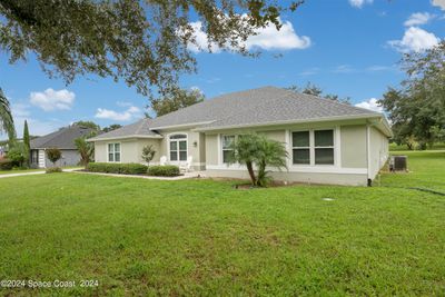 36526 Barrington Drive, House other with 4 bedrooms, 3 bathrooms and null parking in Eustis FL | Image 2