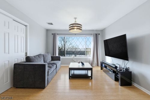 apt-15-192 Burnett Ave, Maplewood, NJ, 07040-3241 | Card Image