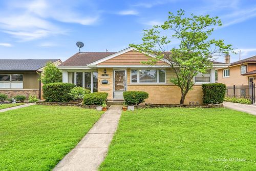 7349 Breen St, Niles, IL, 60714-2205 | Card Image