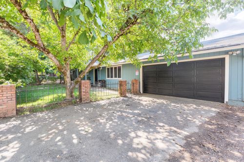 634 Frederick Ct, Cave Junction, OR, 97523-9702 | Card Image