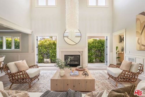 2666 33rd St, Santa Monica, CA, 90405-3111 | Card Image