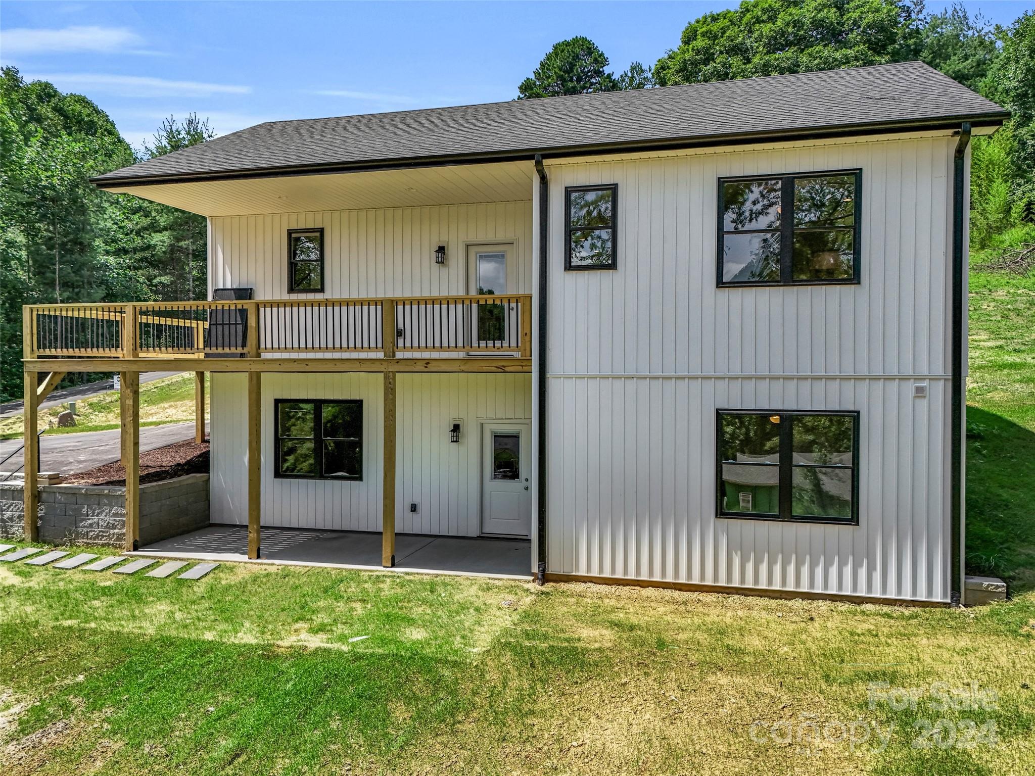 Smokey Quartz Ln, Flat Rock, NC 28731