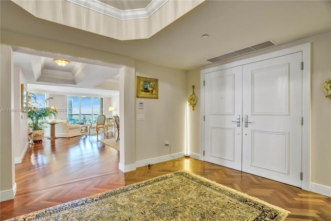 2101 - 6000 Island Blvd, Condo with 5 bedrooms, 5 bathrooms and null parking in Aventura FL | Image 2