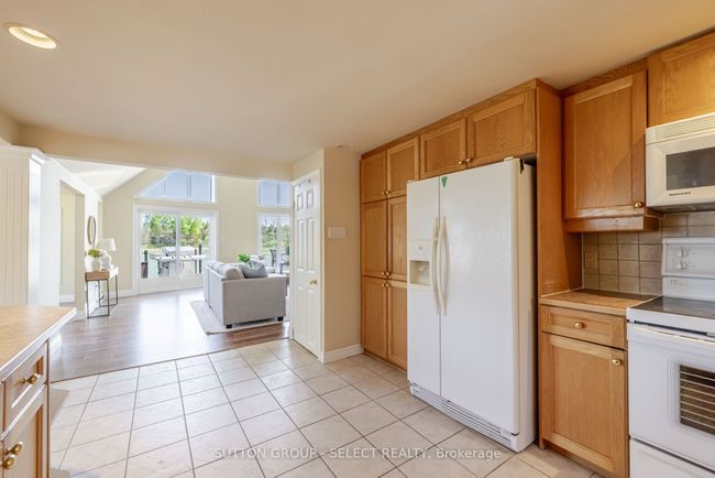 7474 Riverside Dr, House other with 3 bedrooms, 2 bathrooms and 6 parking in Port Franks ON | Image 21
