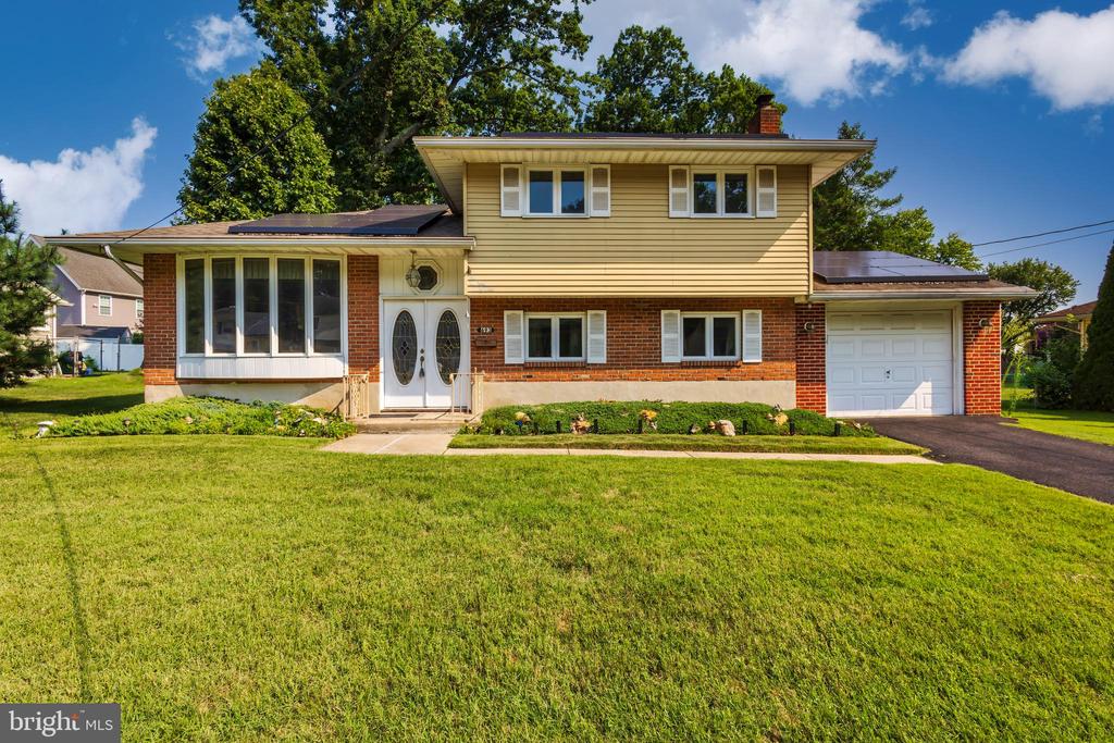Thorny Ln, Glendora, NJ 08029