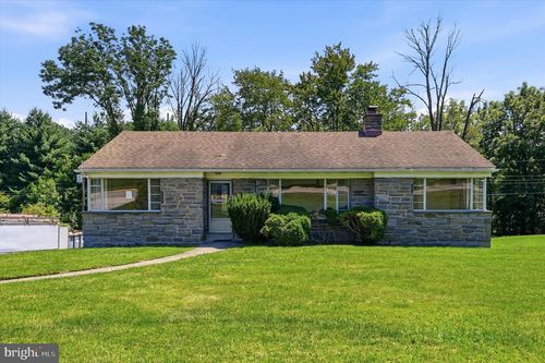 4022 W Chester Pike, NEWTOWN SQUARE, PA, 19073-3210 | Card Image