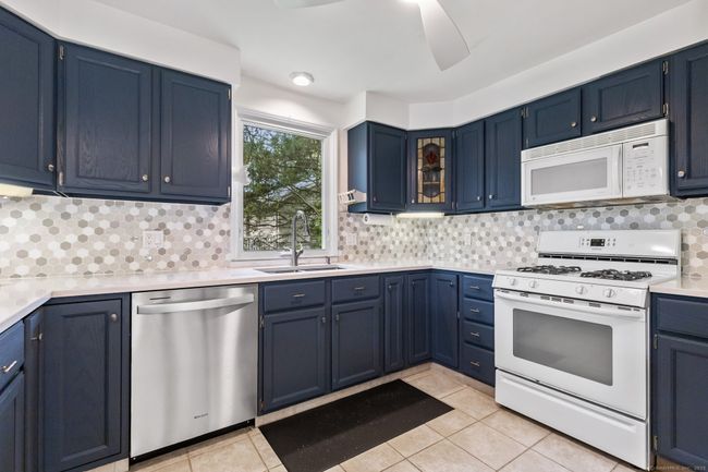 23 Shepherd St, House other with 3 bedrooms, 2 bathrooms and null parking in Norwalk CT | Image 8