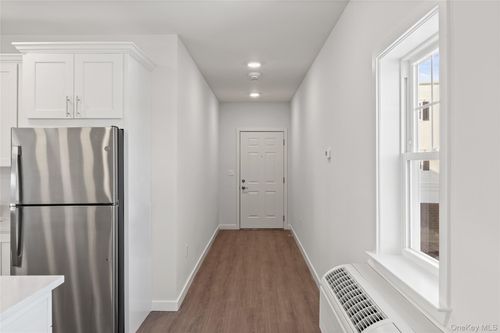 203c-227 4th Ave, Bay Shore, NY, 11706-7305 | Card Image