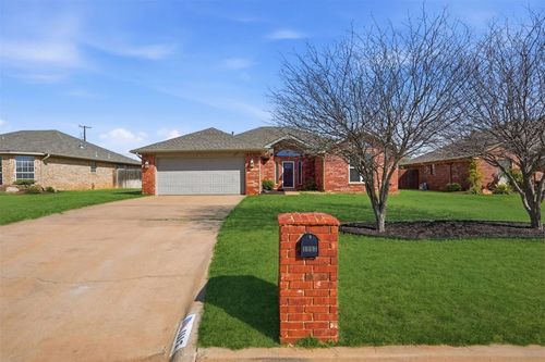 1117 Wendy Ln, Altus, OK, 73521-1285 | Card Image