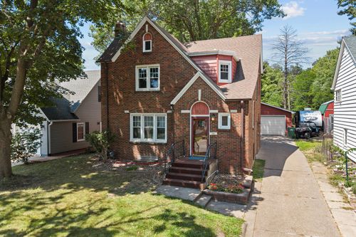 806 N 4th St, Clinton, IA, 52732-3930 | Card Image