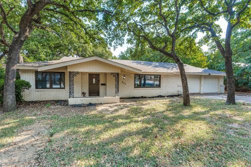 613 Oakwood Ave, Hurst, TX, 76053-5508 | Card Image