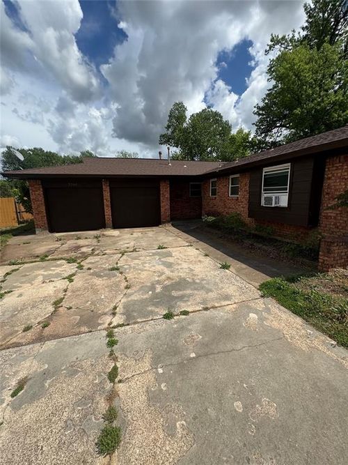 3308 Shadybrook Dr, Midwest City, OK, 73110-3849 | Card Image