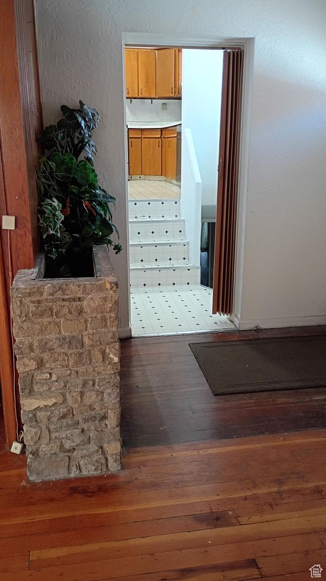 Entry wall leading to the kitchen from the side entrance | Image 36