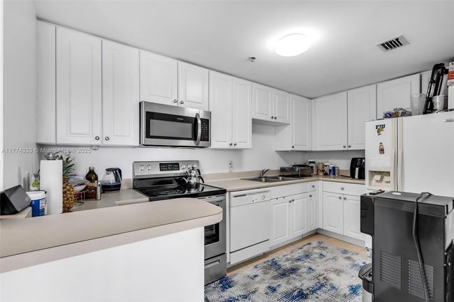 APT-207 - 1627 Sw 37 Th Ave, Condo with 2 bedrooms, 2 bathrooms and null parking in Miami FL | Image 10