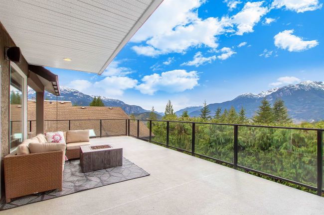 1007 Tobermory Way, House other with 4 bedrooms, 3 bathrooms and 5 parking in Squamish BC | Image 7